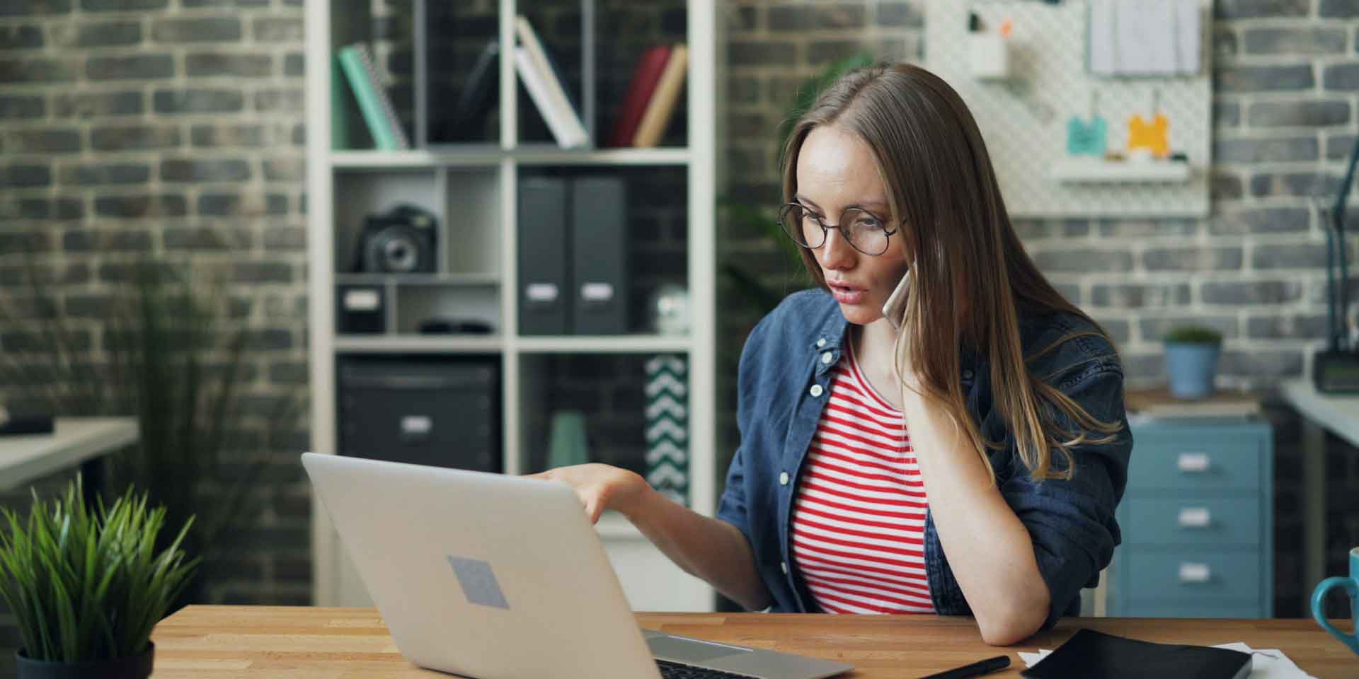 Hull Online student using a laptop